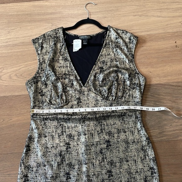 Forever 21 Plus Size 2X Black Gold Metallic Foil Dress NWT - Picture 7 of 11